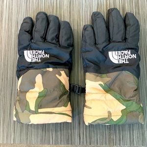 The north face kids gloves with warm furry lining
